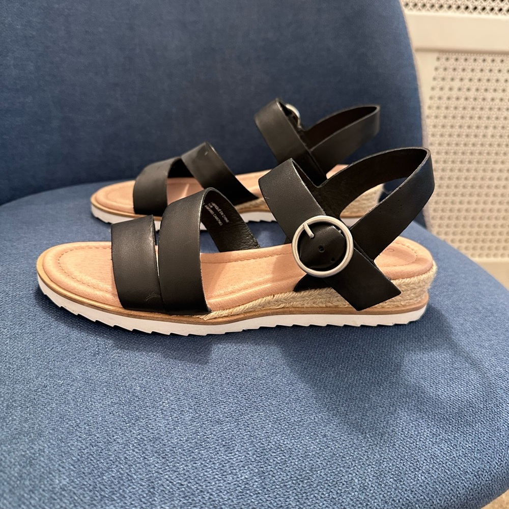 Elegant Black Leather Sandals with Buckle